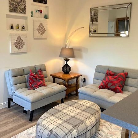 Chalet On The Green - Self Contained With Parking. Inshes エクステリア 写真
