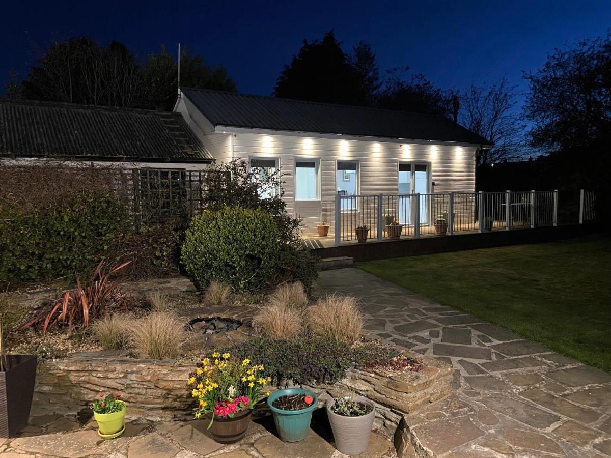 Chalet On The Green - Self Contained With Parking. Inshes エクステリア 写真
